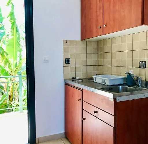 Karyatis Apartman Lixúri