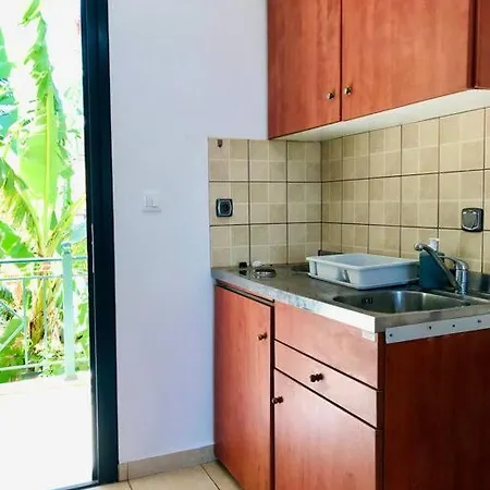 Karyatis Apartment Lixouri